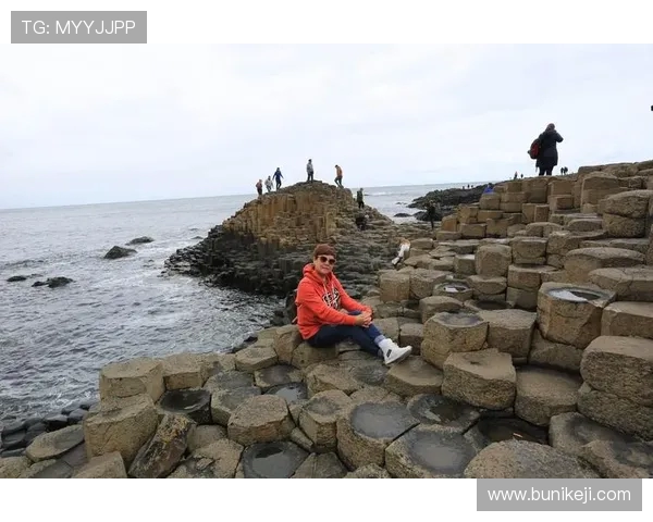 聚焦世界足球明星成长历程与球场传奇故事全景解析与未来展望